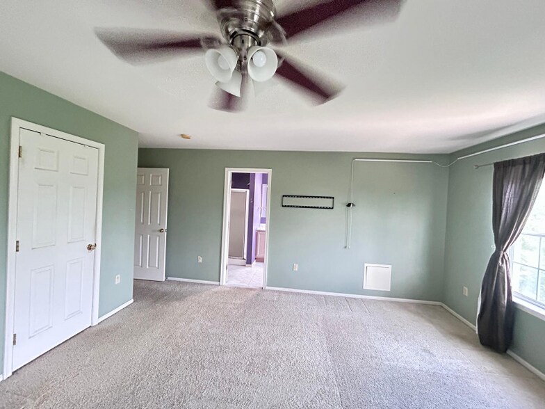 Building Photo - 73 Witman Dr