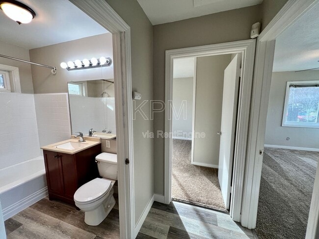 Building Photo - 636 S Tuxedo Ave