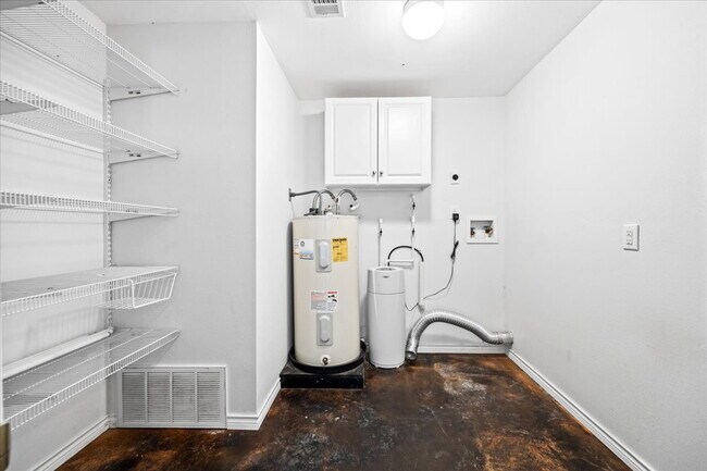 Building Photo - Beautiful 2 Bedroom, 2 Bath Home in Guard-...