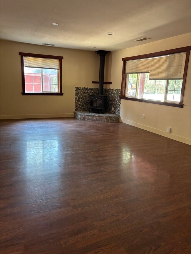Building Photo - 16360 Placer Hills Rd