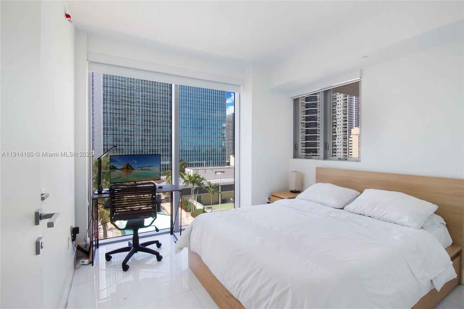Building Photo - 1300 Brickell Bay Dr