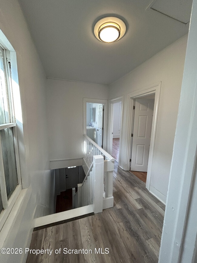 Building Photo - 210 N Bromley Ave