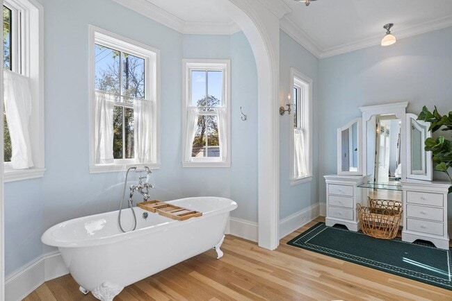 Building Photo - 4104 Avenue F