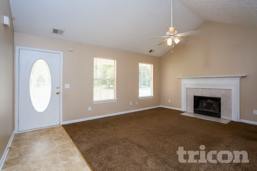 Building Photo - 100 5 Oaks Dr