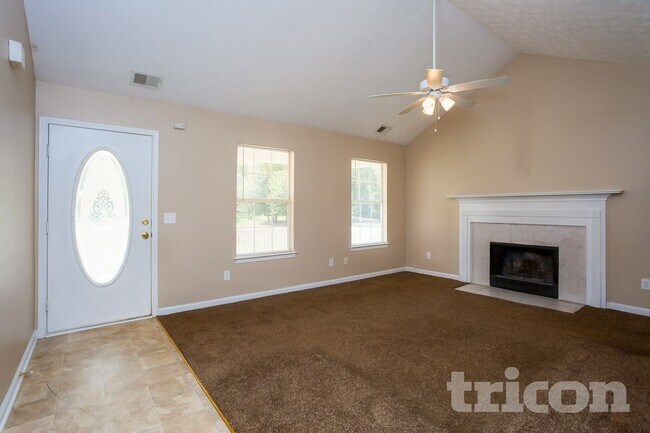 Building Photo - 100 5 Oaks Dr