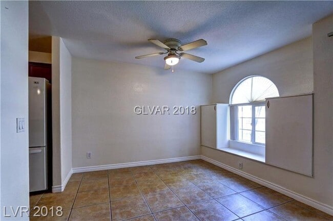 Building Photo - Great Location- 3 bedroom Condo