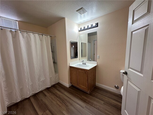 Building Photo - 5855 Valley Dr