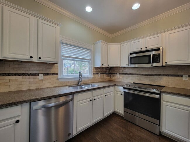 Building Photo - 3239 Osborne Rd NE