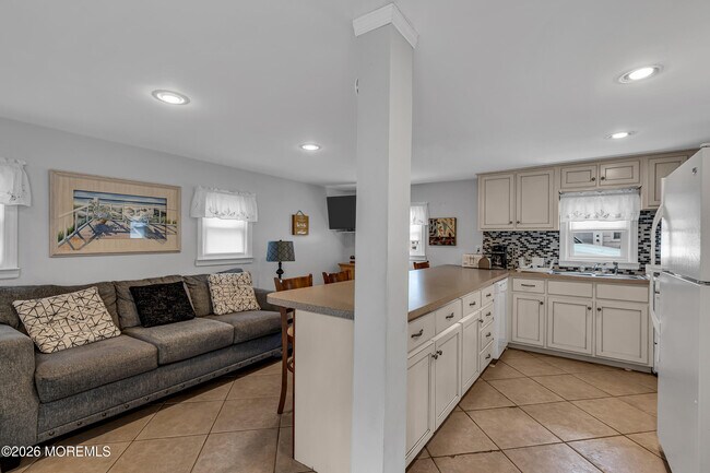 Building Photo - 21 Peterson Ln