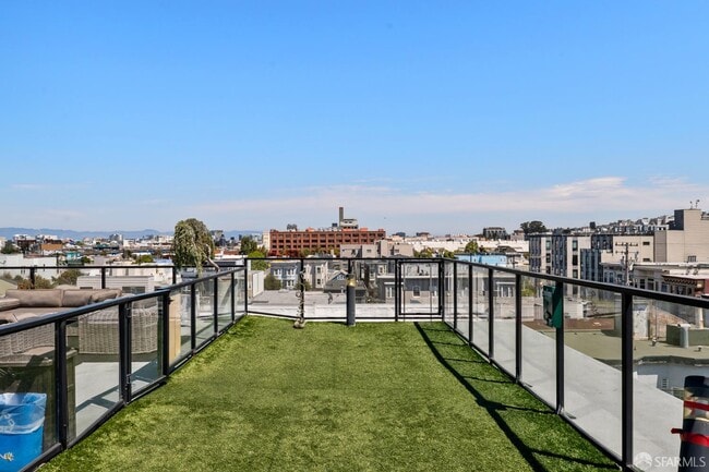 Building Photo - 1875 Mission St