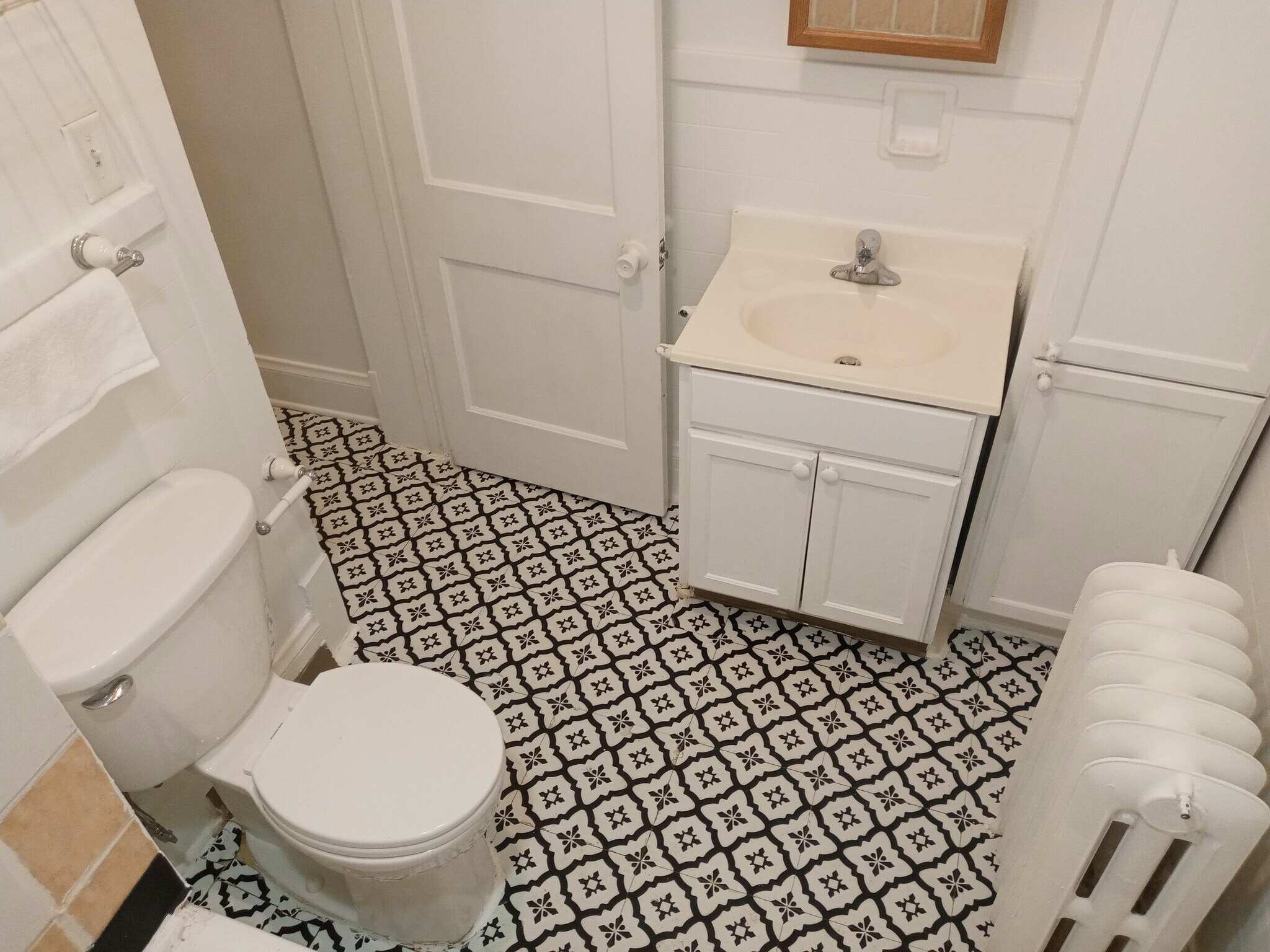 Building Photo - 1210 Erie St