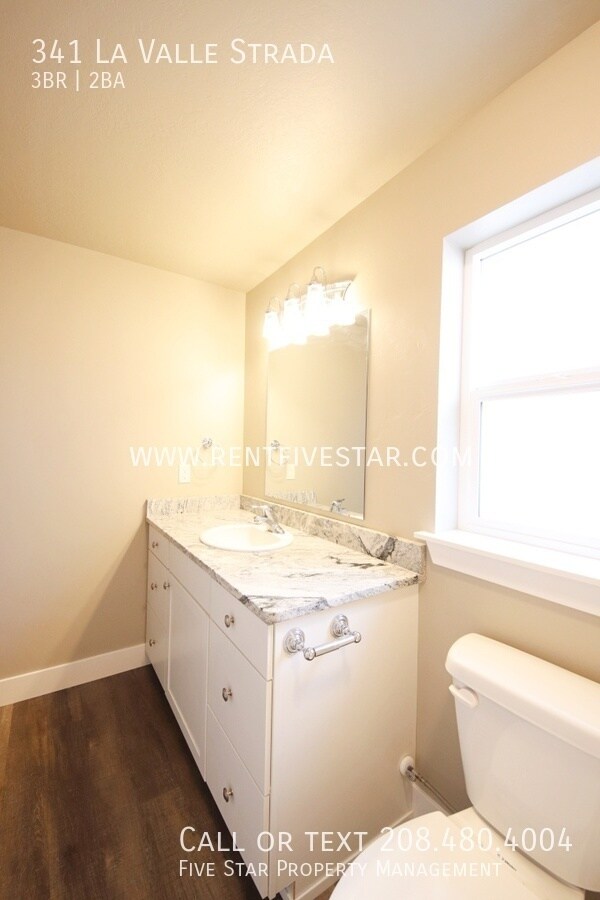 Building Photo - 341 La Valle Strada