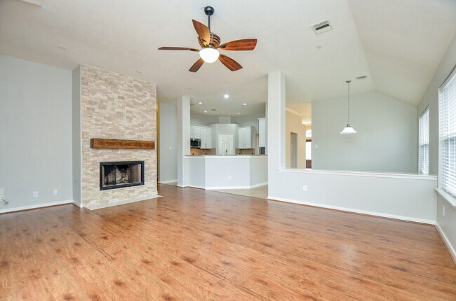 Building Photo - 24514 Springwood Glen Ln