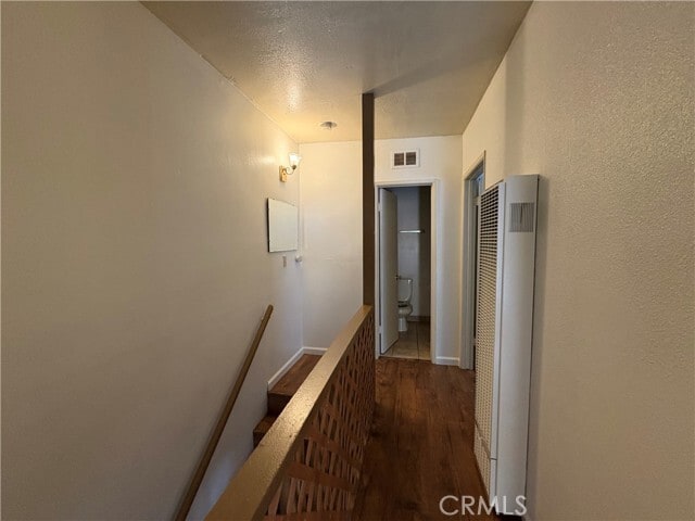 Building Photo - 1123 E La Deney Ct