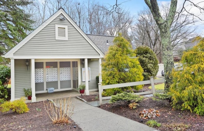 Building Photo - 606 Foxboro Dr