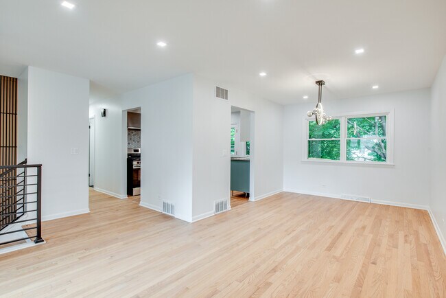 Building Photo - 1108 Emerald Dr
