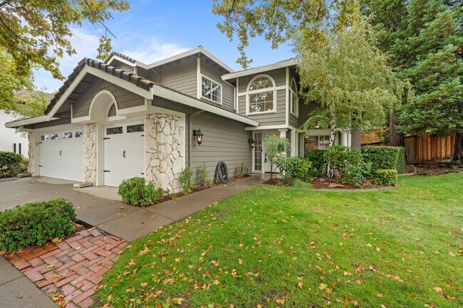 Building Photo - Luxury 4-Bedroom Home with Designer Upgrad...