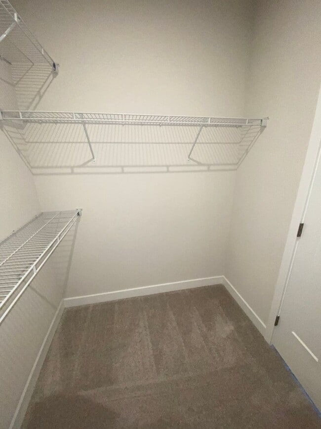 Building Photo - Edge at Azalea