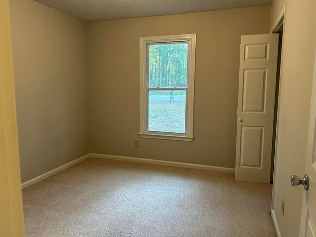 Building Photo - 20 Amos Ct