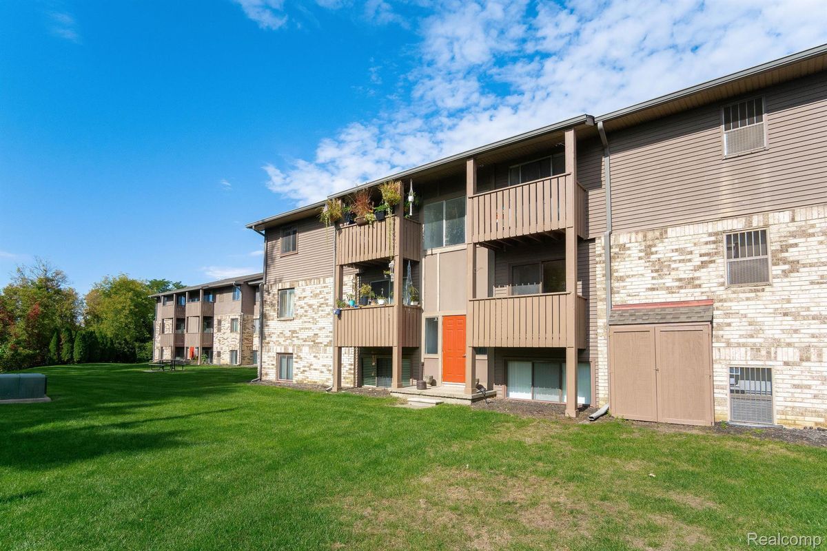 Building Photo - 8737 Greenwillow St