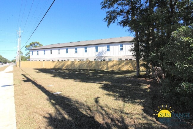 Building Photo - Gorgeous Townhome in Fort Walton Beach