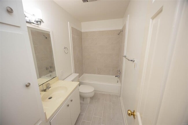 Building Photo - 2043 Hazel Hedge Ln