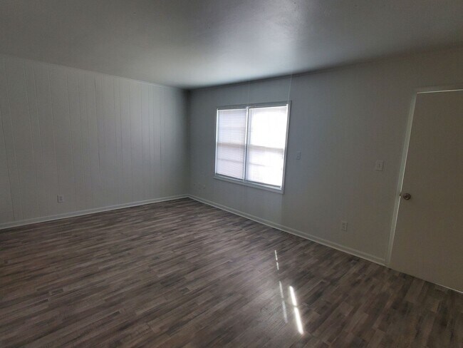 Building Photo - Weblin Place
