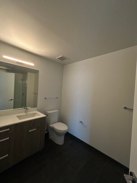 Building Photo - 458 E Waterside Dr