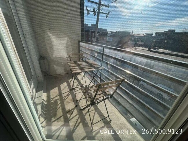 Building Photo - 1613 Frankford Ave