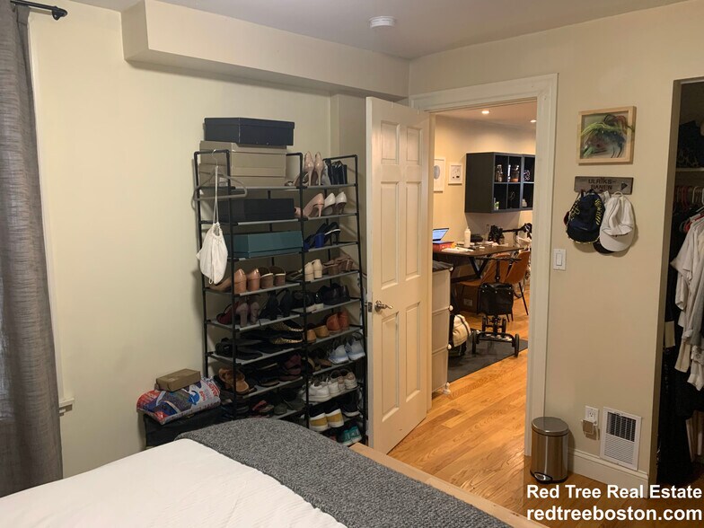 Building Photo - 61 Joy St