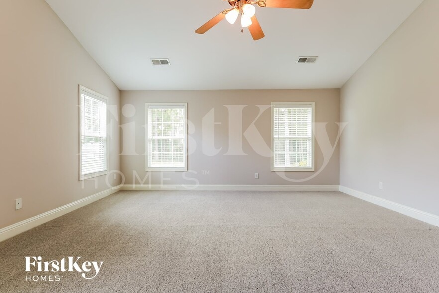 Building Photo - 1306 Golden Way