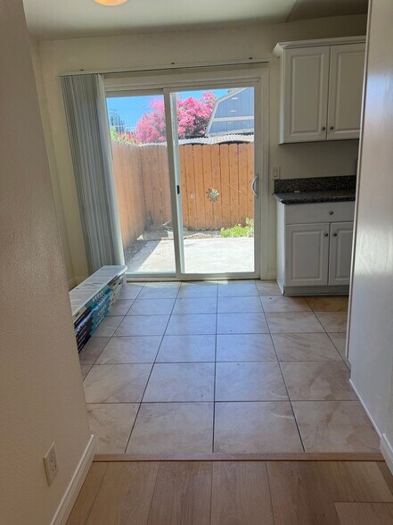 Kitchen nook - 4475 Dale Ave