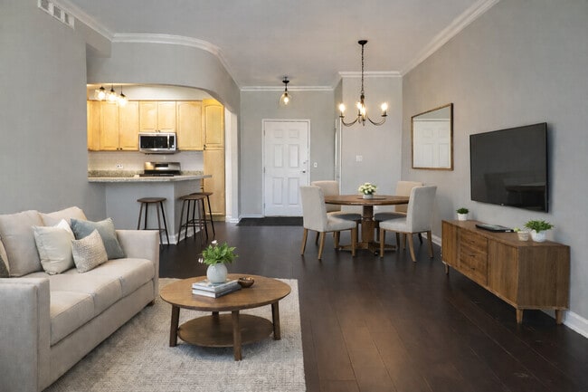 Building Photo - 5036 W Pensacola Ave