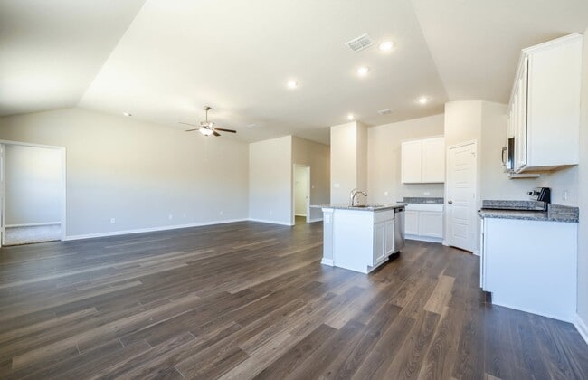 Building Photo - 7106 Emerald Valley