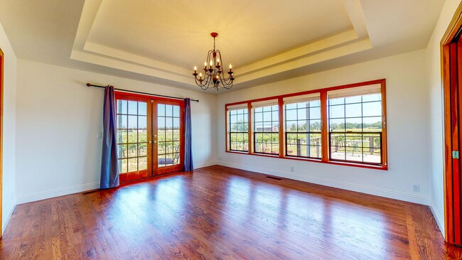 Building Photo - Beautiful 4 bedroom 3.5 bath Home with 2 c...