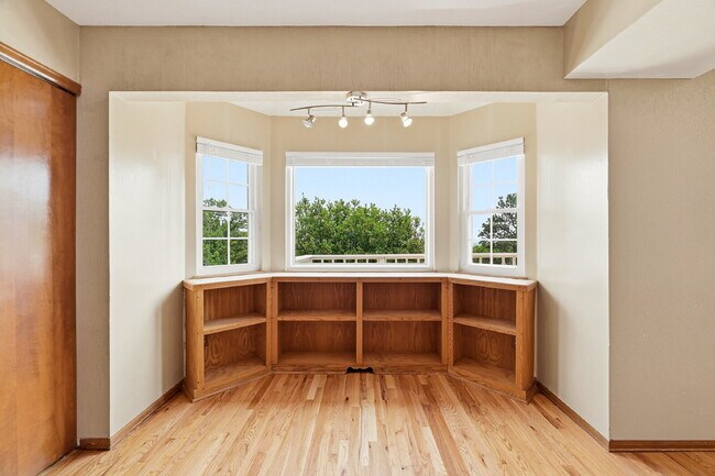 Building Photo - $2,845.95- 4-Bed /3-Bath Gem with Finished Basement and Fenced-in Yard in Colorado Springs!
