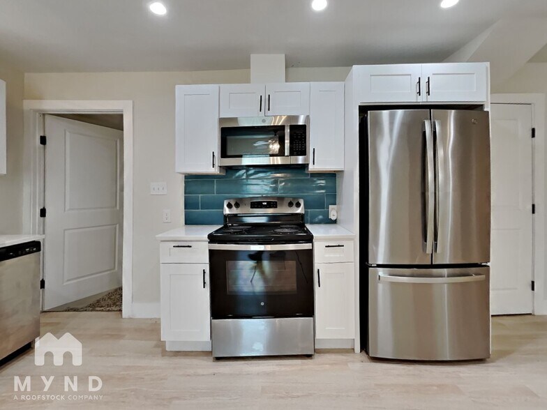 Building Photo - 115 Fredonia St