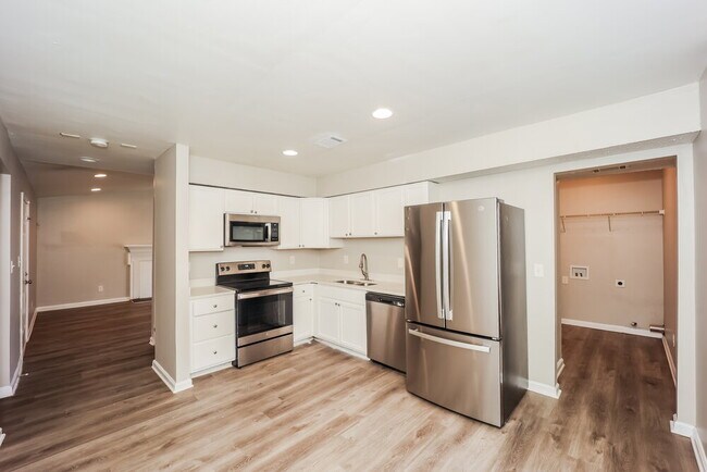 Building Photo - 5380 Forest Downs Cir