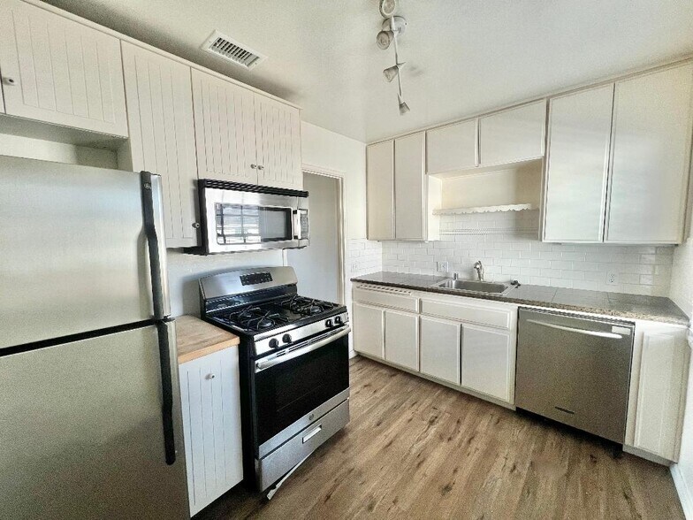 Building Photo - 4256 Noyes St