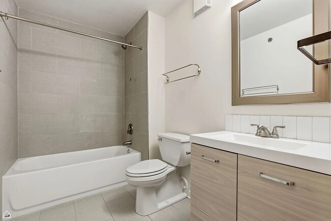 Building Photo - 215 N Aberdeen St