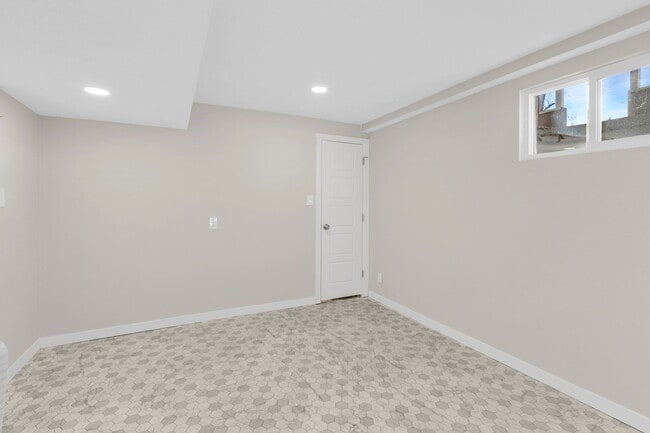 Building Photo - 3919 Tennyson Ave