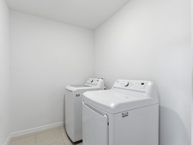 Building Photo - Practically brand-new 3 BR/2.5 BA/1 Car Garage Townhome in Mirada