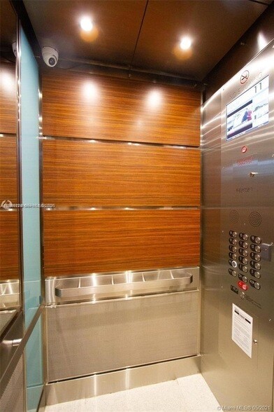 Building Photo - 3801 OCEAN Dr