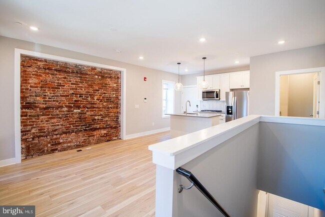 Building Photo - 129 S 49th St