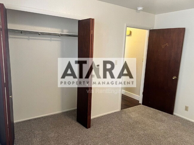 Building Photo - 270 Country Club Dr