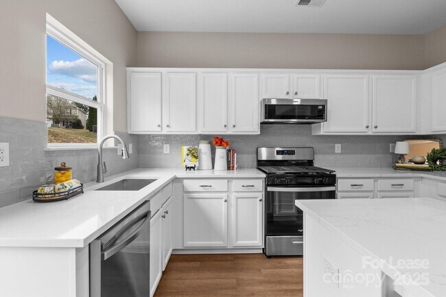 Building Photo - 302 Flanders Dr