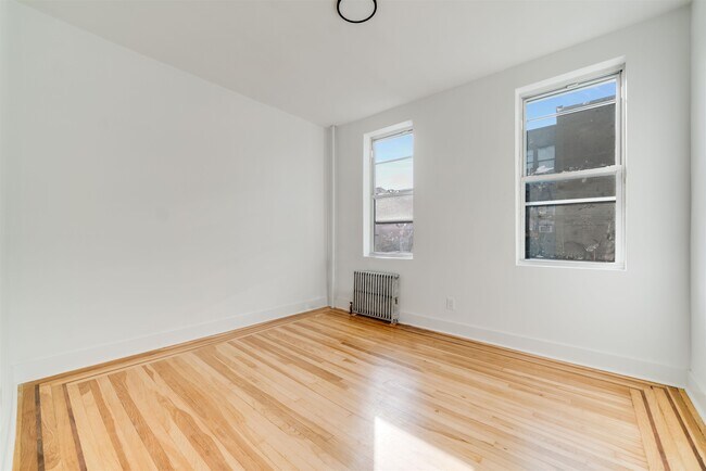Building Photo - 529 Park Ave
