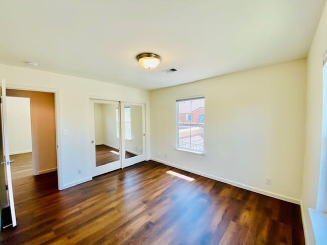 Building Photo - Elegant and Move-In Ready 4BD/3BA, Two-Sto...