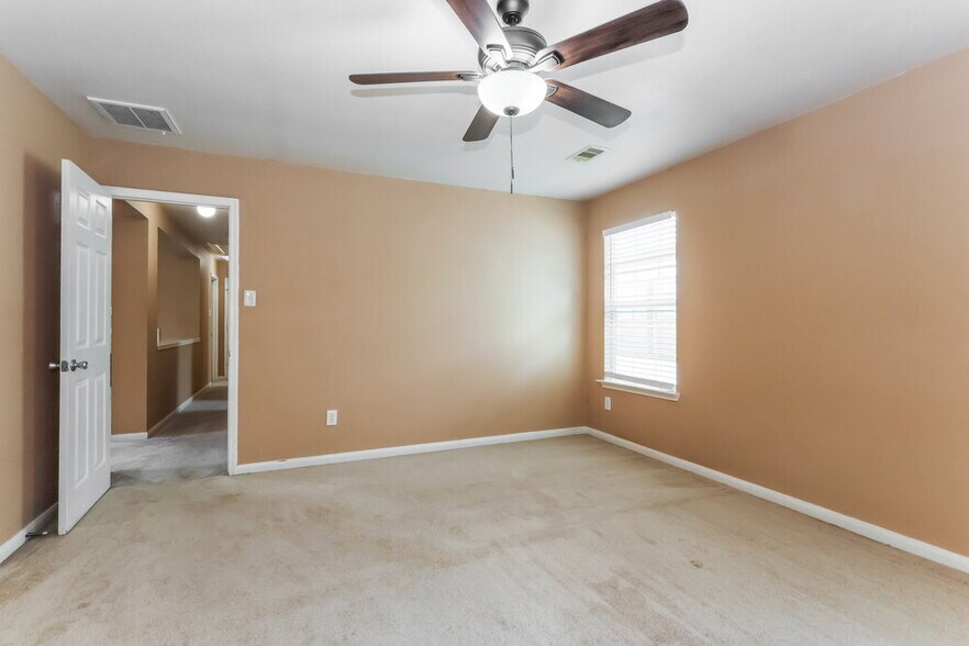 Building Photo - 22123 Greengate Dr