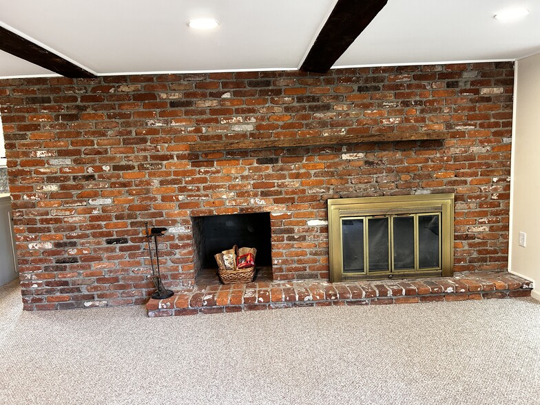 Building Photo - 1201 S 24th St